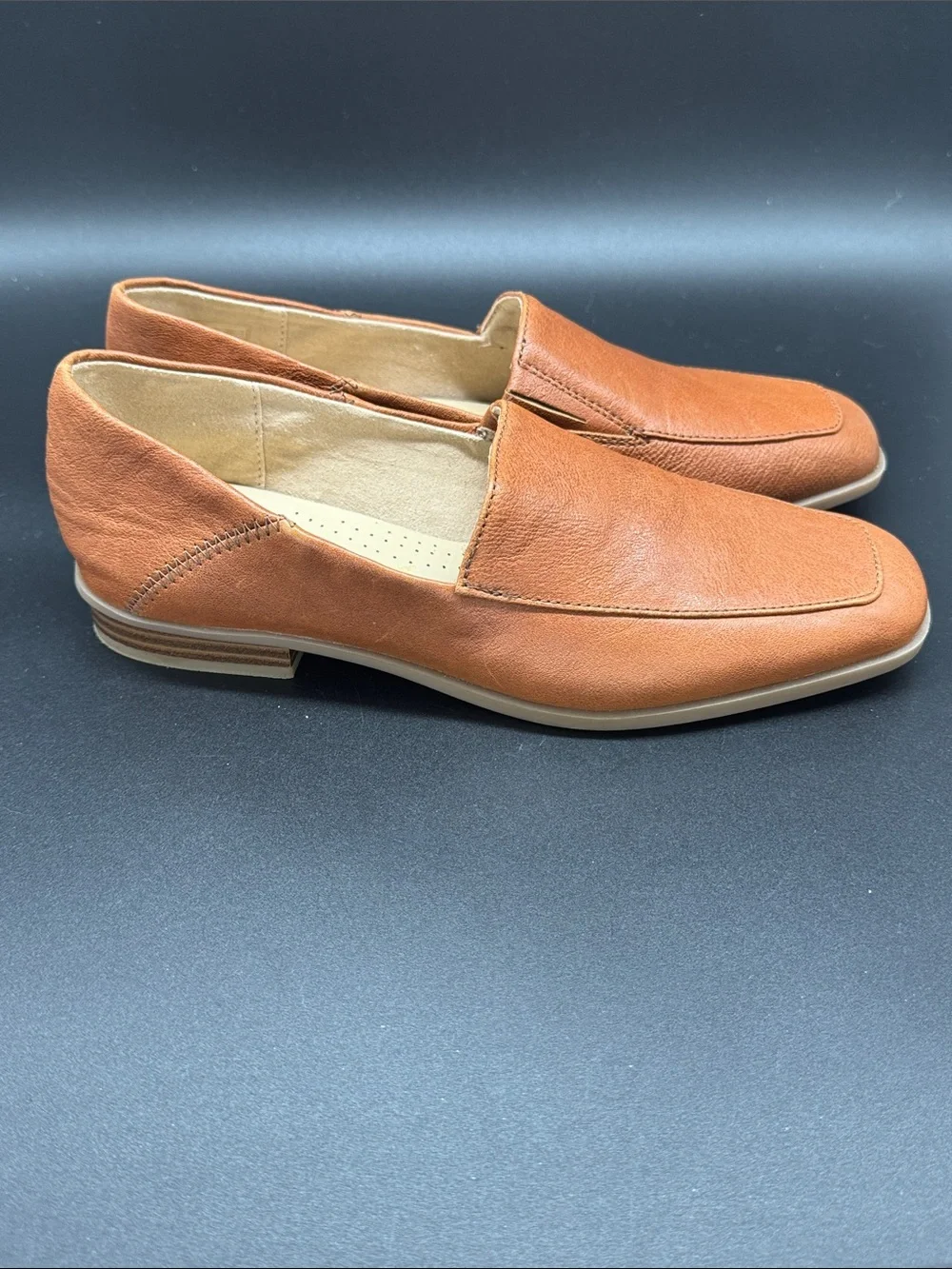 Clarks Women's Dark Tan Leather Slip-On Loafers Sz 7